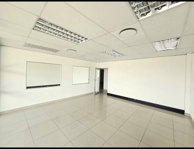 866M² WAREHOUSE TO LET IN NORTH RIDING